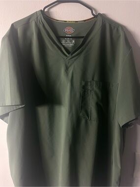 Dickies Men’s Scrub Top and Bottom Set Olive Green